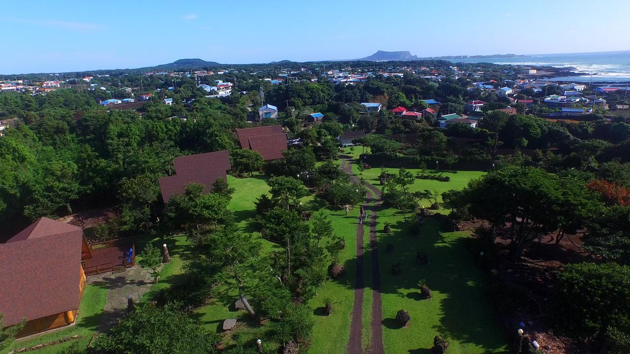 Jeju Bille Log Pension Сеогвипо Екстериор снимка